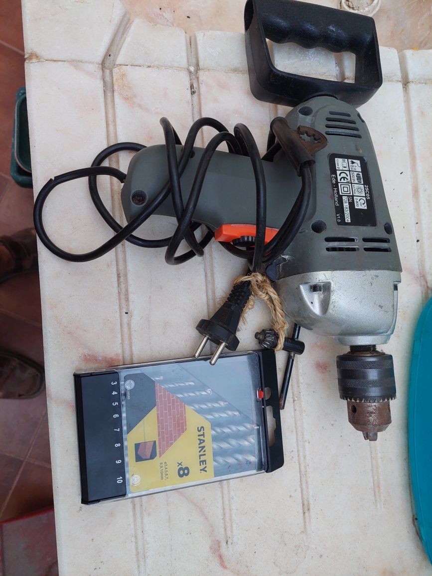 Berbequim de 550v (8 brocas)