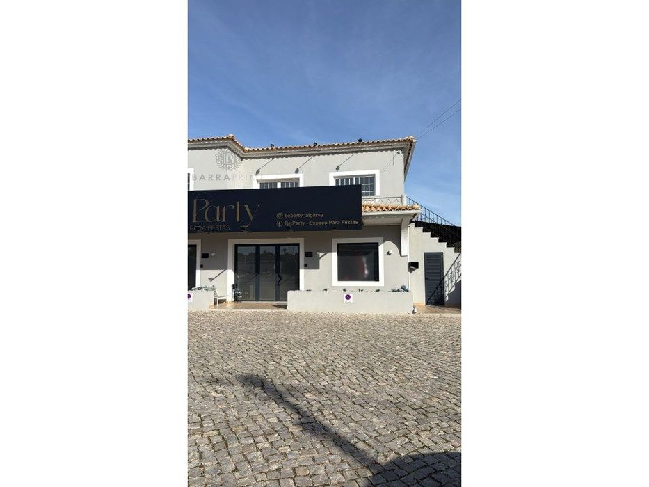 Loja no 1º andar para Arrendamento Anual em Vilamoura