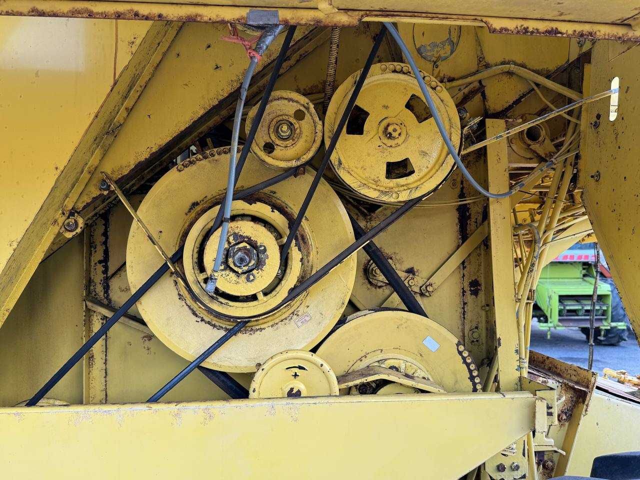 Свіжо привезений зерновий комбайн New Holland 1520 700МОТОГОДИН