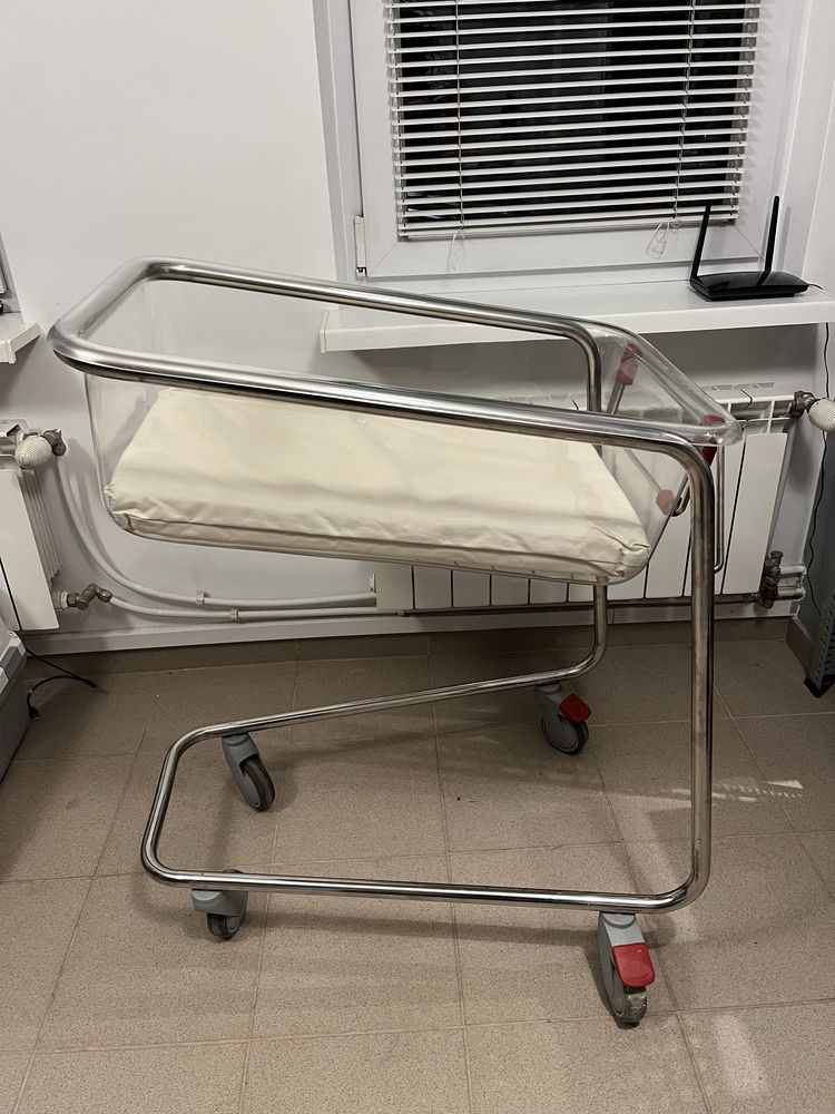 Łóżeczko szpitalne noworodkowe dla niemowląt