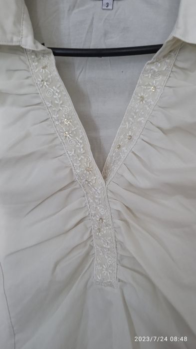 Жіноча блузка з вишитим бісером