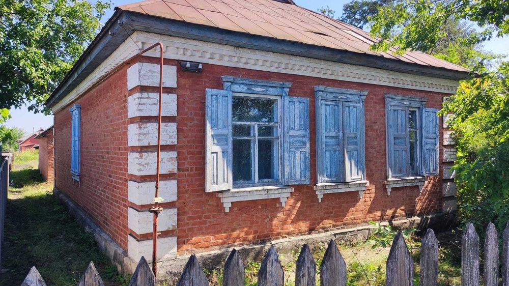 Одноповерхова будівля S= 72 м2. 0,1 га, Приютівка, вул/ Шосейна 11
