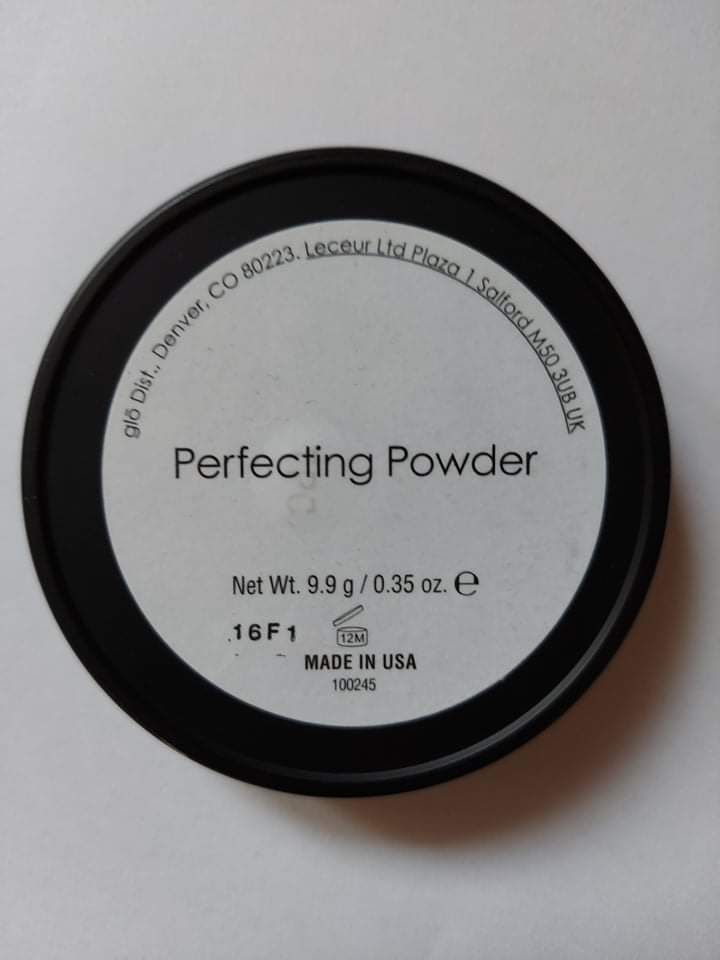 puder prasowany z GLO perfekting powder