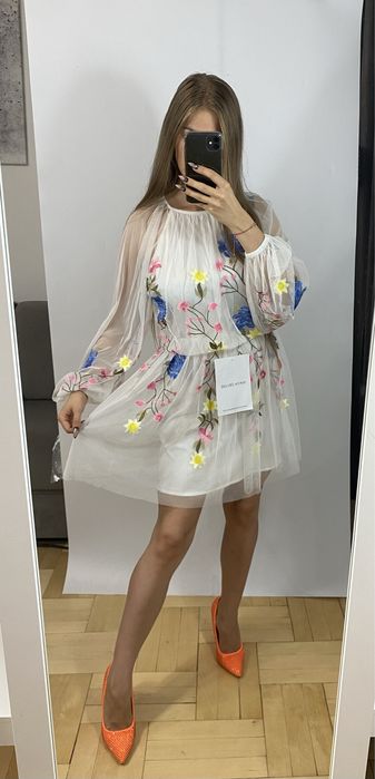 Piękna biała tiulowa sukienka z haftowanymi kwiatami 42 XL