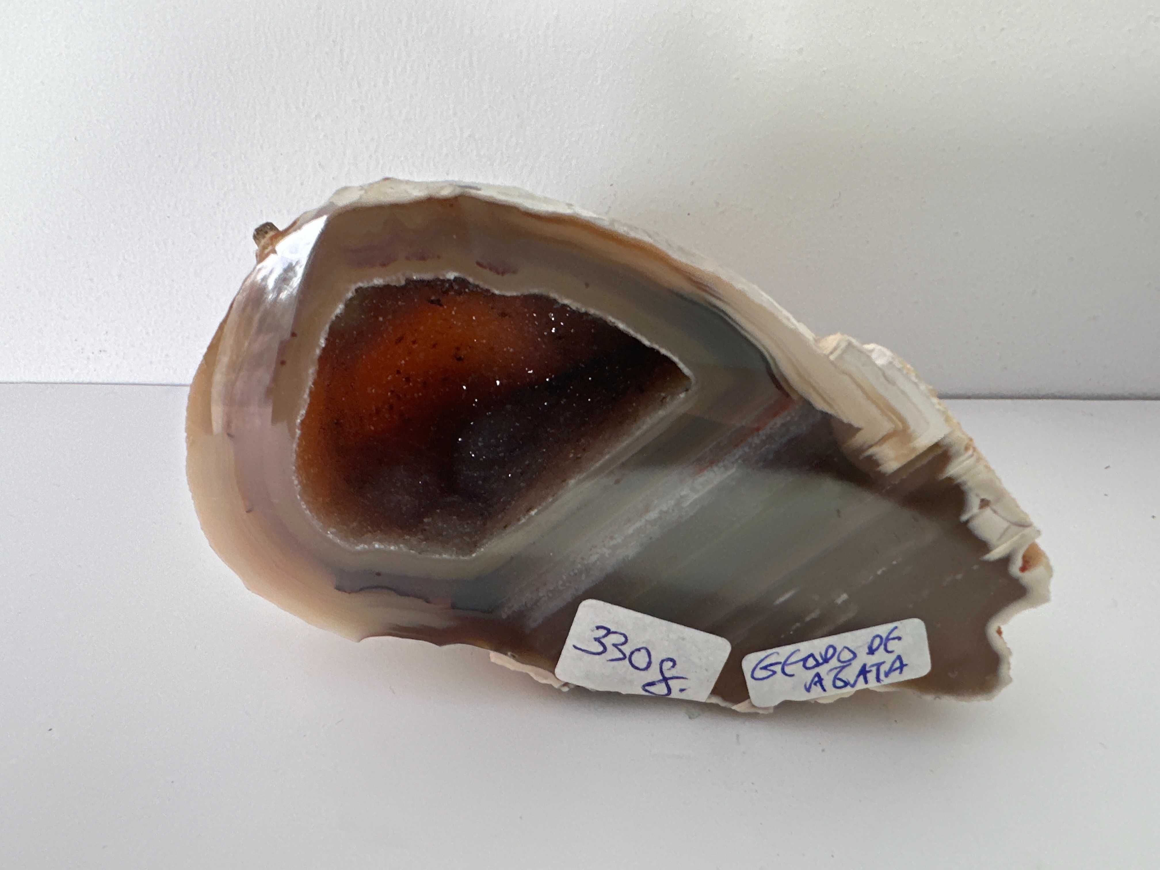 Geodo de ágata novo,  com 330 g.