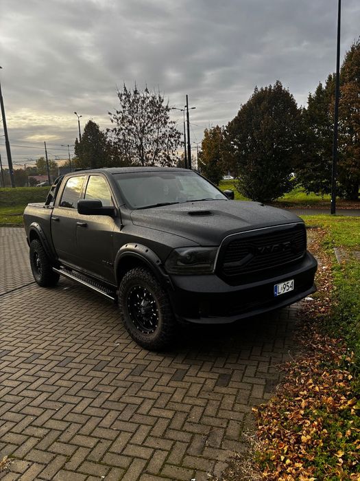Dodge RAM RAM 5.7 all black z LPG polift
