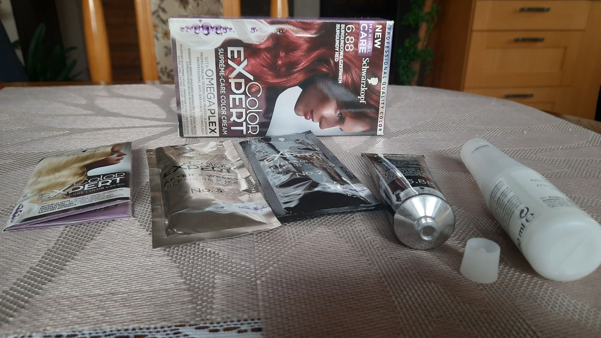 Schwarzkopf Color Expert Krem Koloryzujący do Włosów 6.88 Burgundowa C