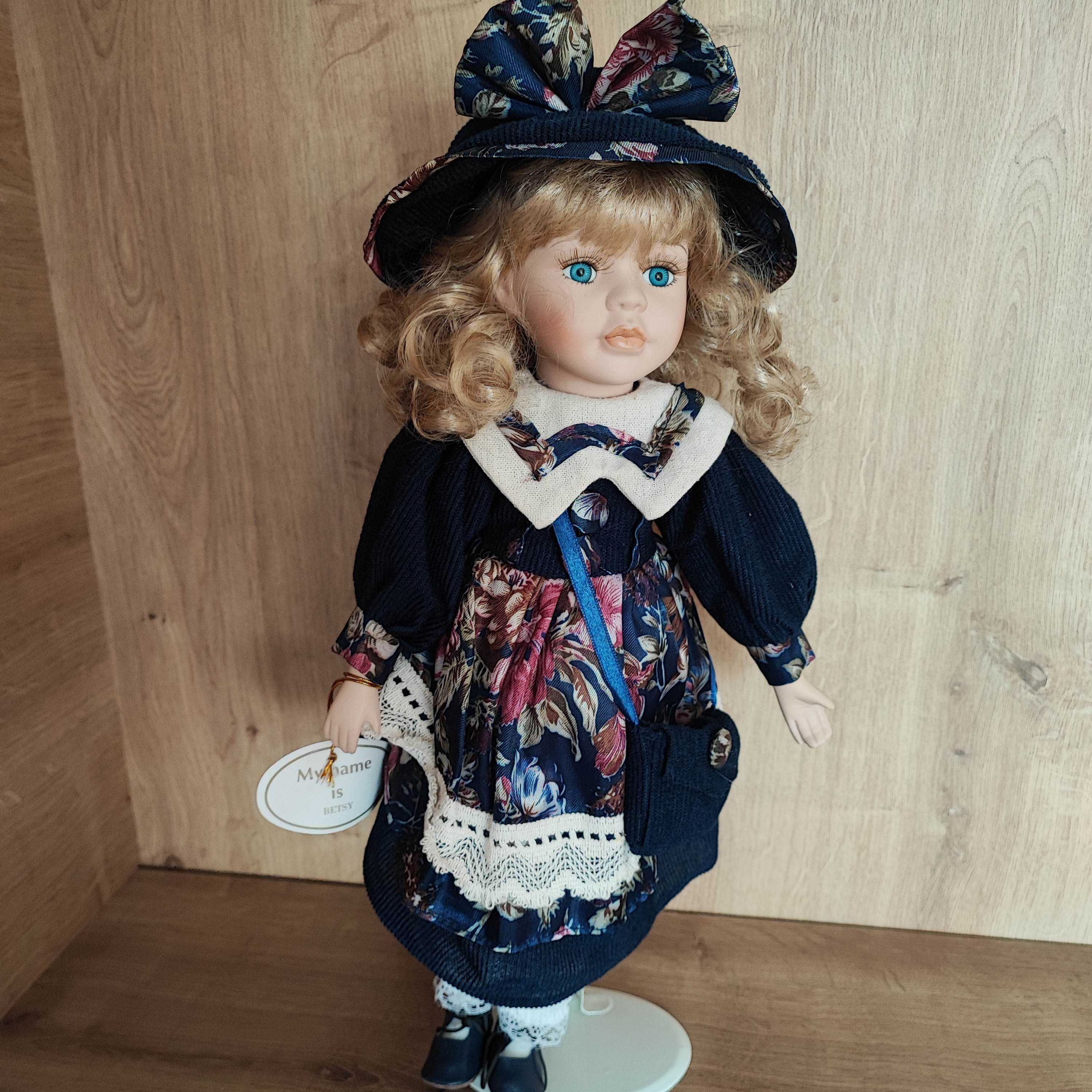 BETSY Lalka kolekcjonerska (collectible porcelain doll)