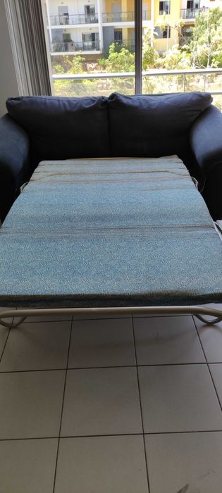 Sofá de dois lugares