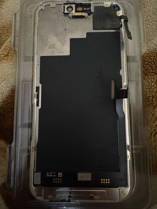 Дисплей Iphone 15 pro (розбитий, не працює)