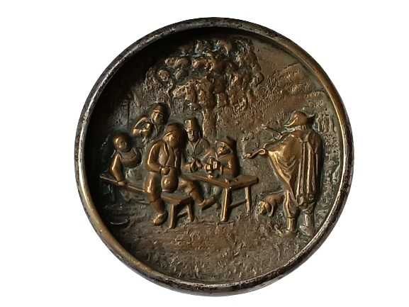 Mała platerowana patera z motywem