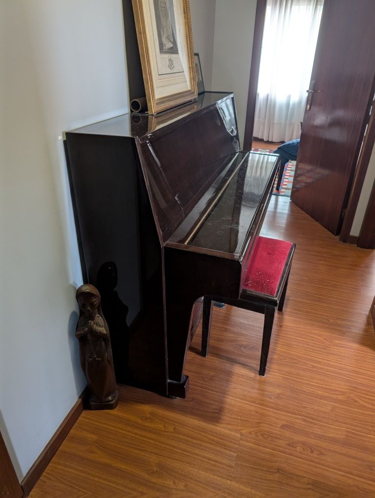 Piano parado há anos marca Haeussler
