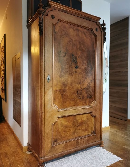 Biedermeier kolekcjonerska szafa orzech