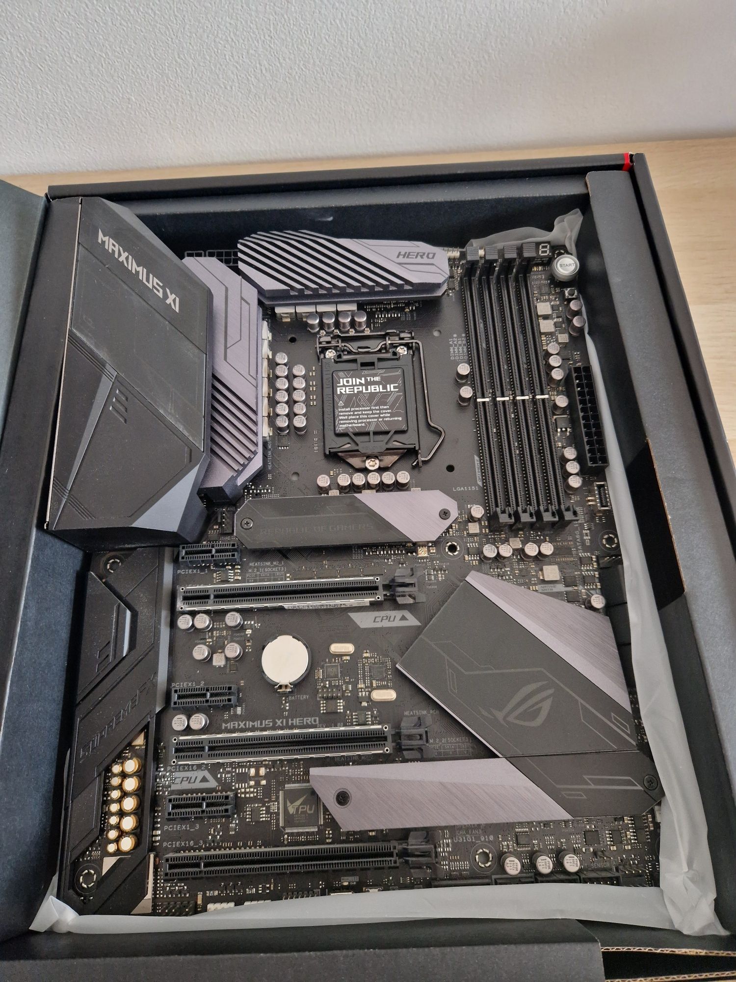 I9 9900k / Asus Rog Maximus XI Hero / Gskill Trident Z RGB