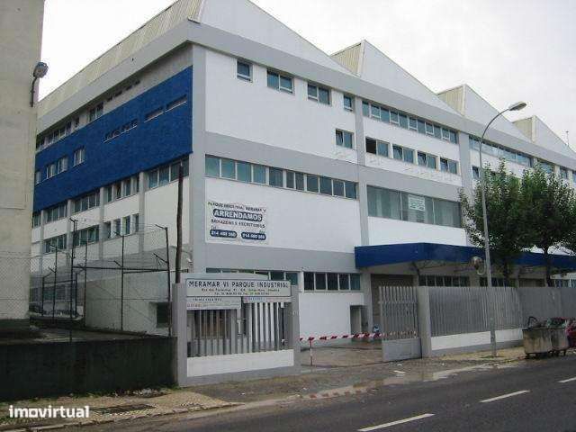 Amadora-Venda Nova - Armazém de 360m2 para arrendamento