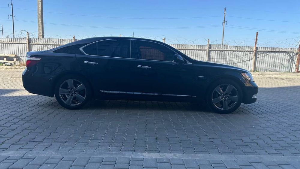 Продам хорошего черныша LS 460