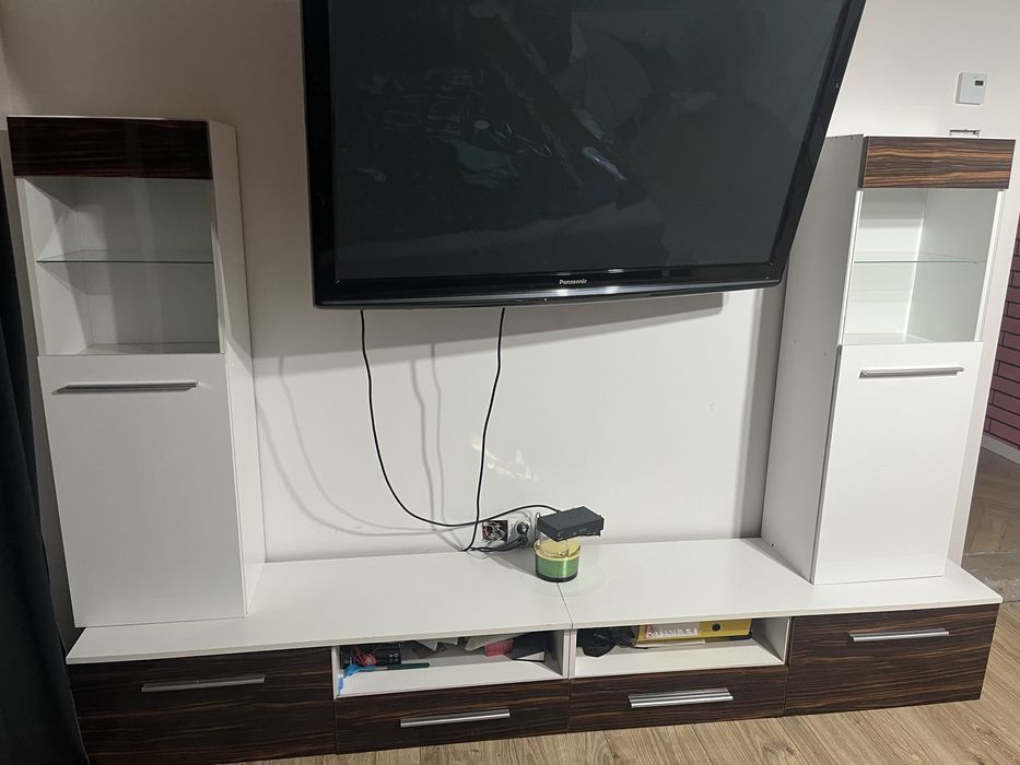 Bialo-brązowa meblościanka