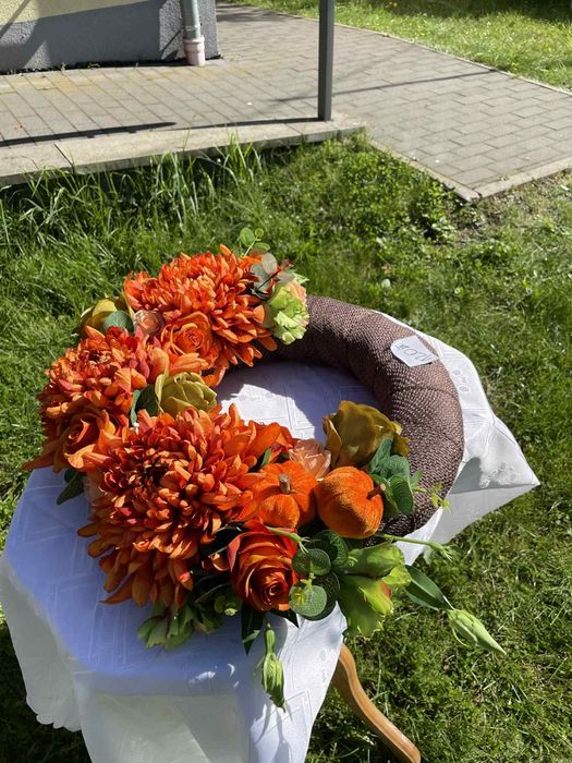 Kompozycja kwiatowa na cmentarz