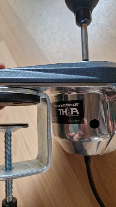 Volante Thrustmaster T300 RS GT + TH8A