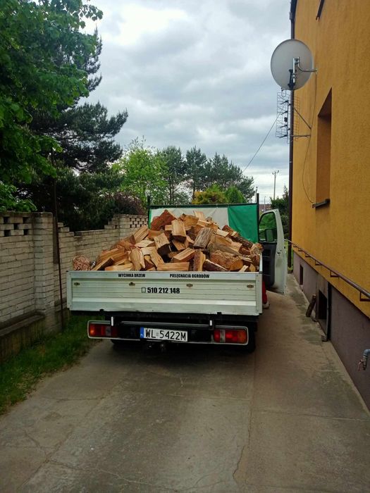 Drewno opałowe sosnowe.  Transport. Suche