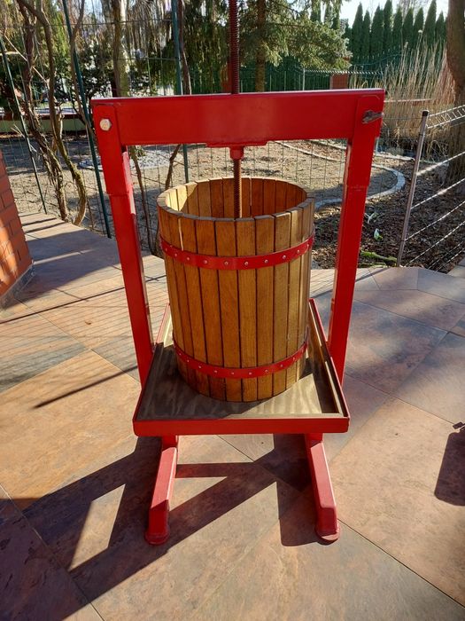 Duża prasa - wyciskarka do soku