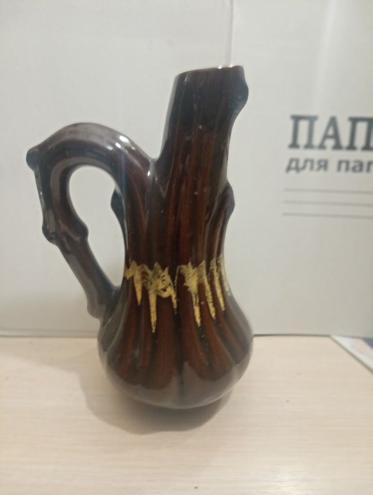 Глиняний кувшин антикваріат