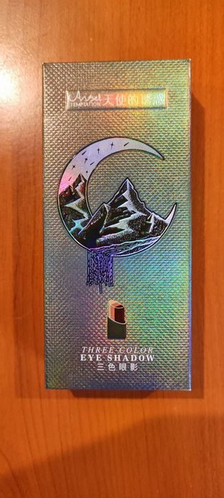 Cień do powiek trzy kolory
