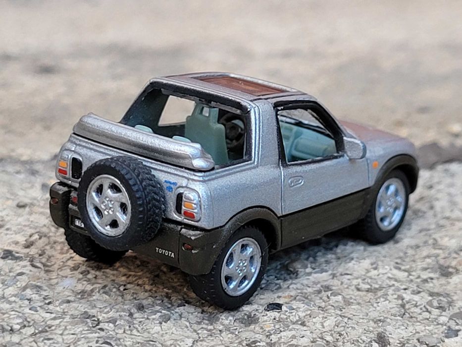 Kolekcja Toyota RAV4 modeli 1:72 makieta unikat hongwell