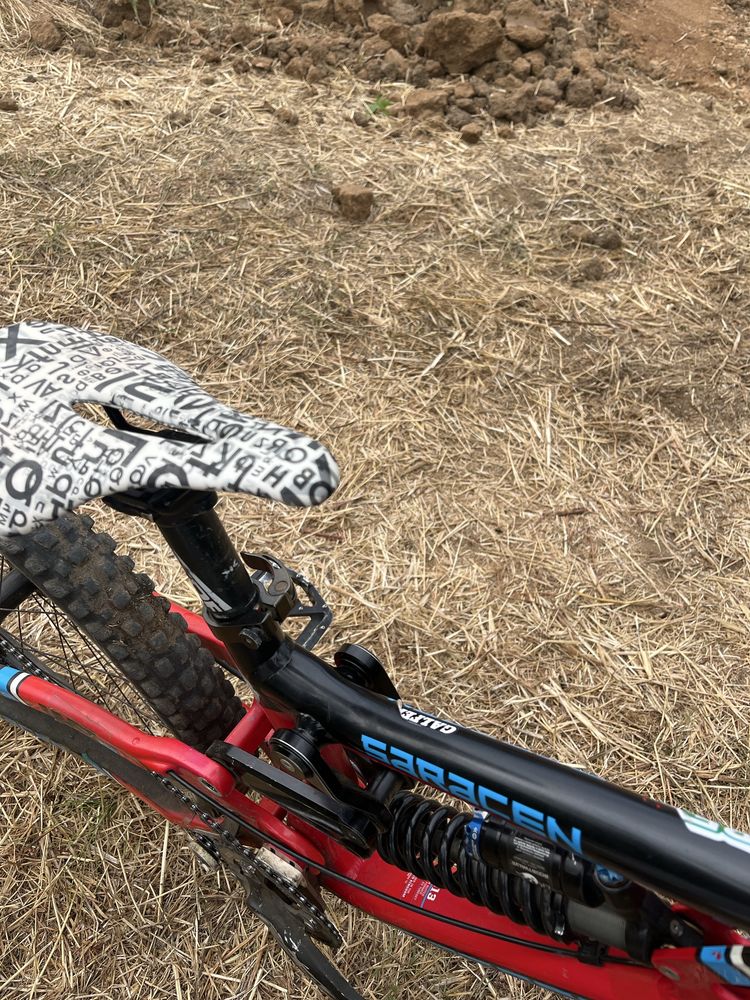 Bicicleta Downhill