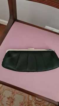 Clutch Accessorize,  em cetim preto