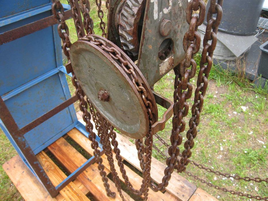 Wciąg łańcuchowy sprzedam.