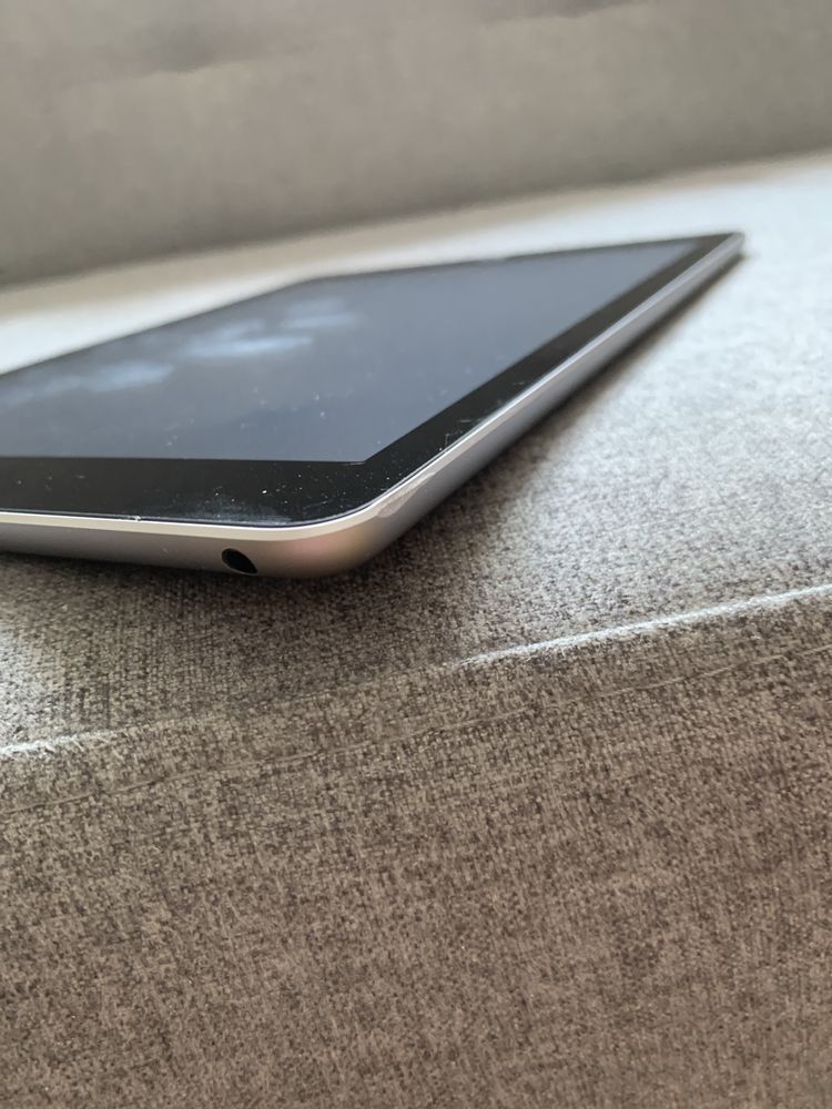 iPad (5th gen) A1822,128gb wifi