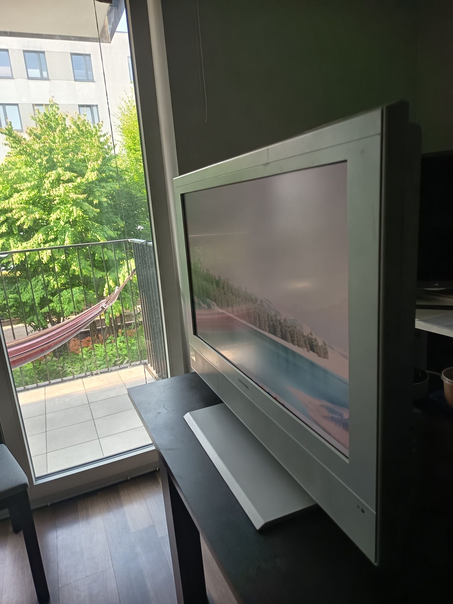 Telewizor GRUNDIG Vivance II 32 LXW