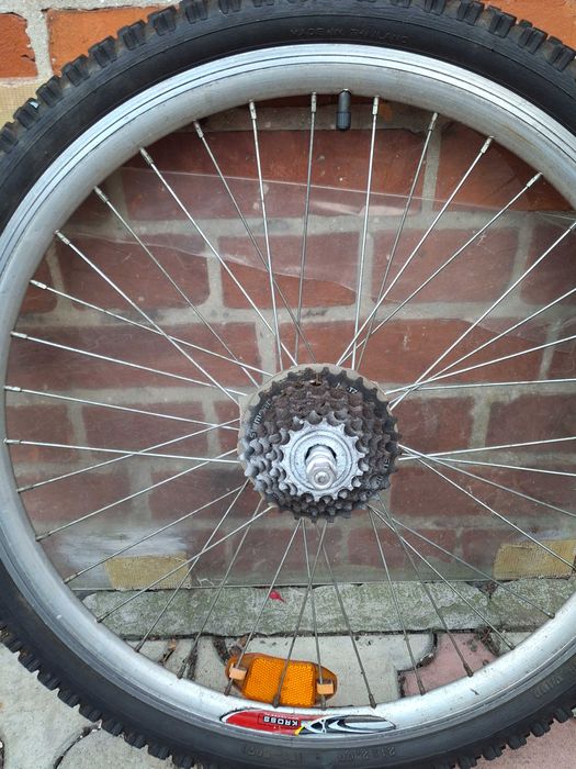 Felga rowerowa tył z oponą rozmiar 24.Kross aluminium