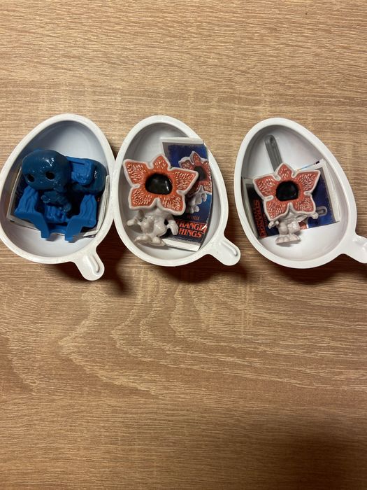 Обміняю фігурки kinder joy stranger things