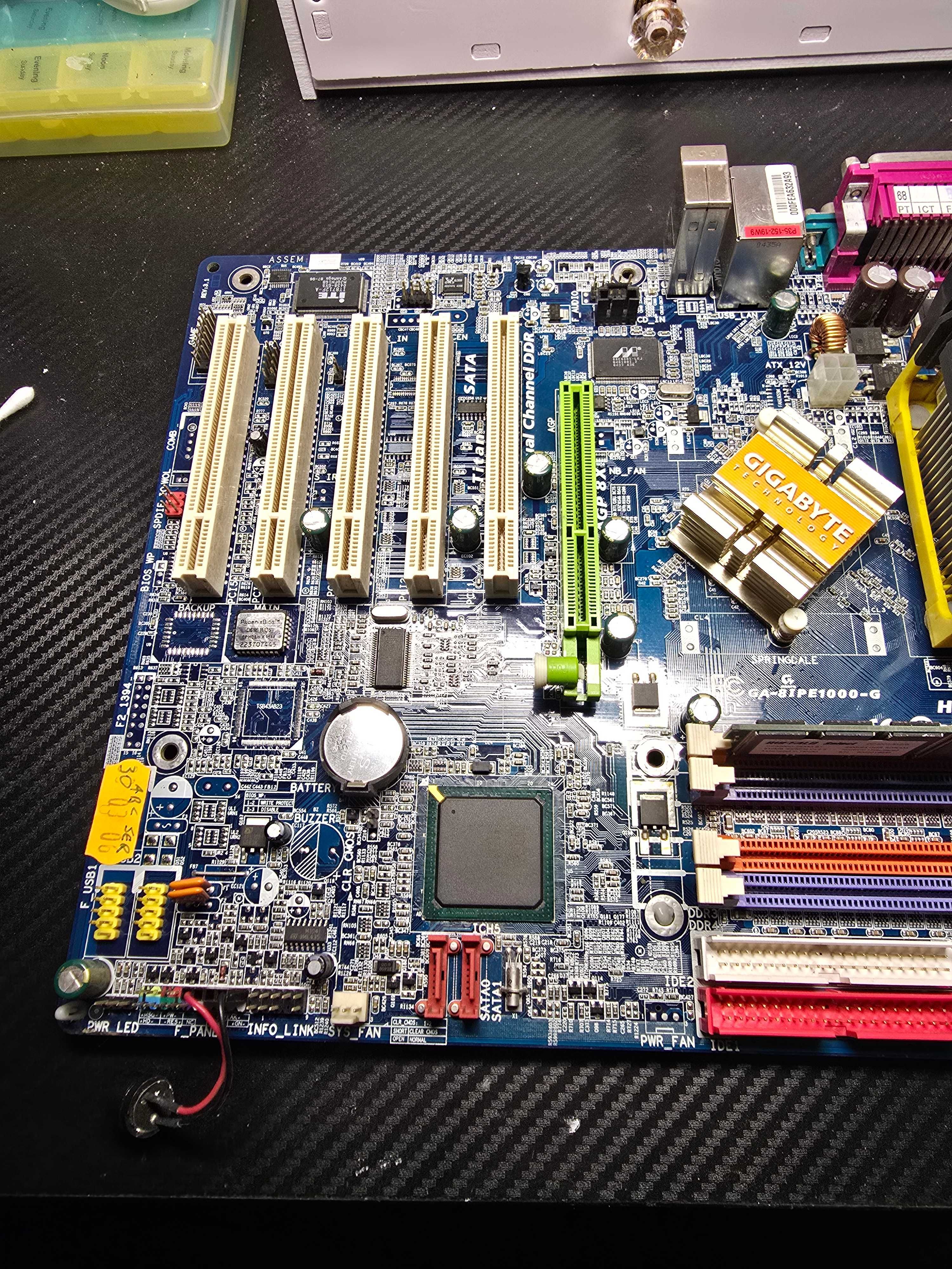 Płyta Główna GA-8IPE1000-G + Intel Celeron + RAM 1GB + Radeon 9550