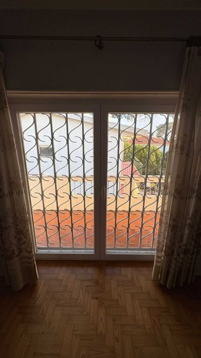 Caixilharias e estores como NOVOS