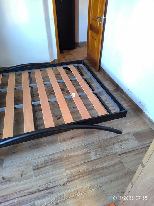 Cama em ferro de casal