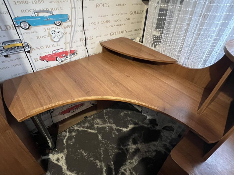 Компьютерный письменный стол