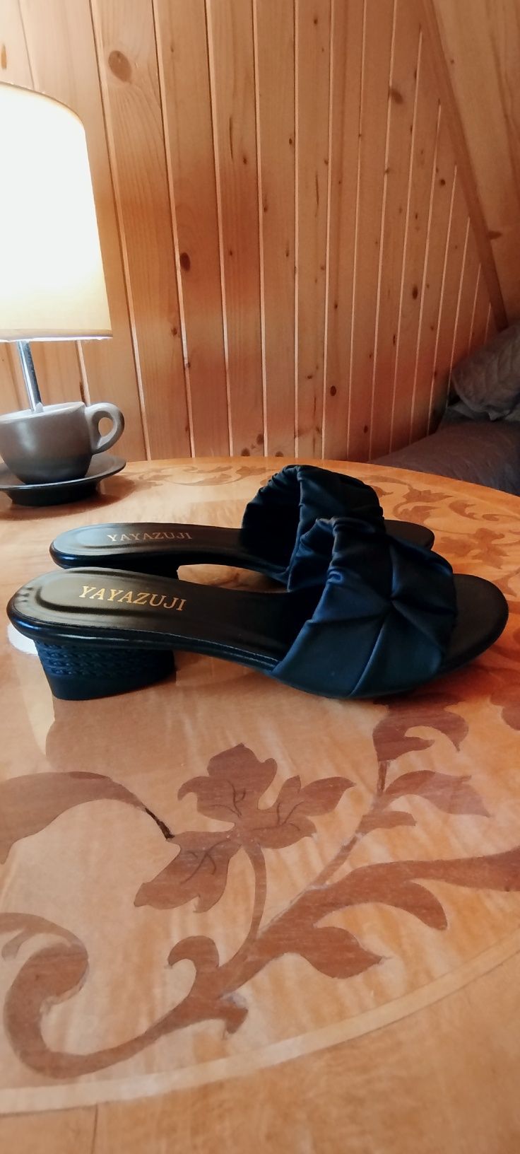Czarne klapki. Rozmiar 38.