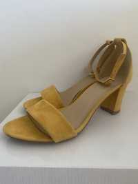 Sandalki musztardowe żółte