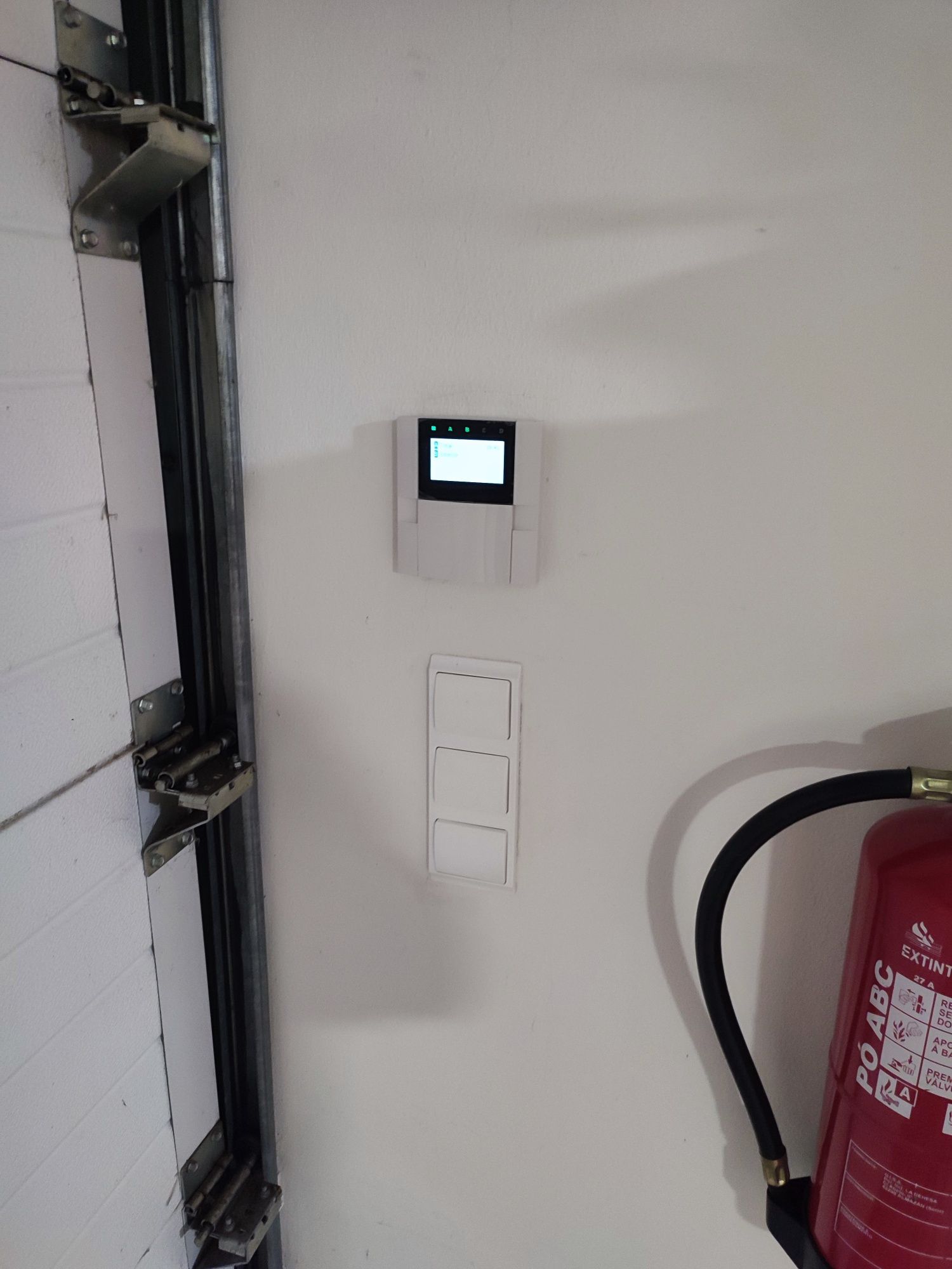 Armazém 300m2 -Maximinos -Rua do Caires -Alarme -Sistema de Vigilância