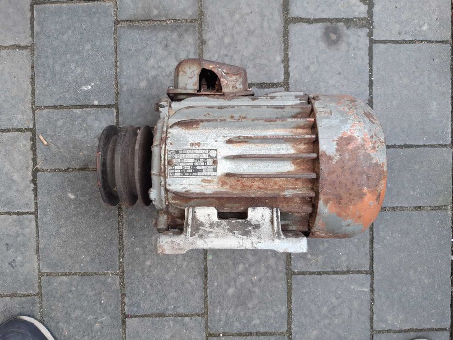 Silnik elektryczny trójfazowy 1.5kW 380V ,trójfazowy,z kołem pasowym