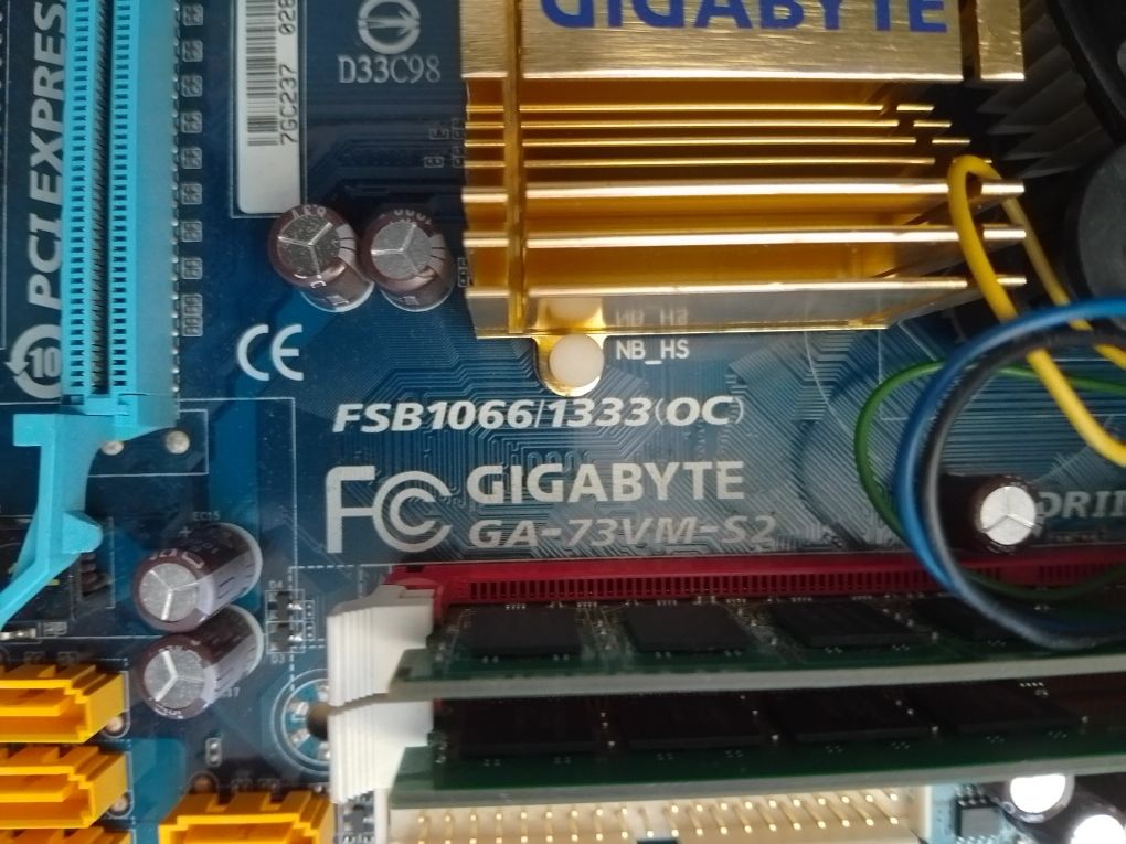 Komputer Intel E4600, płyta główna oraz 3Gb pamięć, zestaw