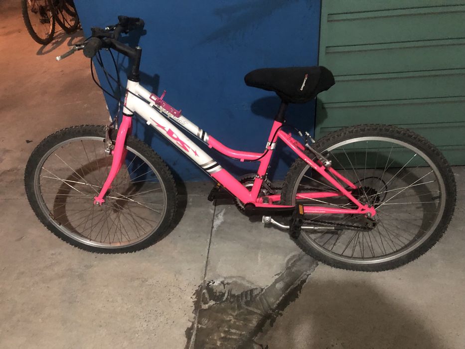 Bicicleta rosa  em bom estado