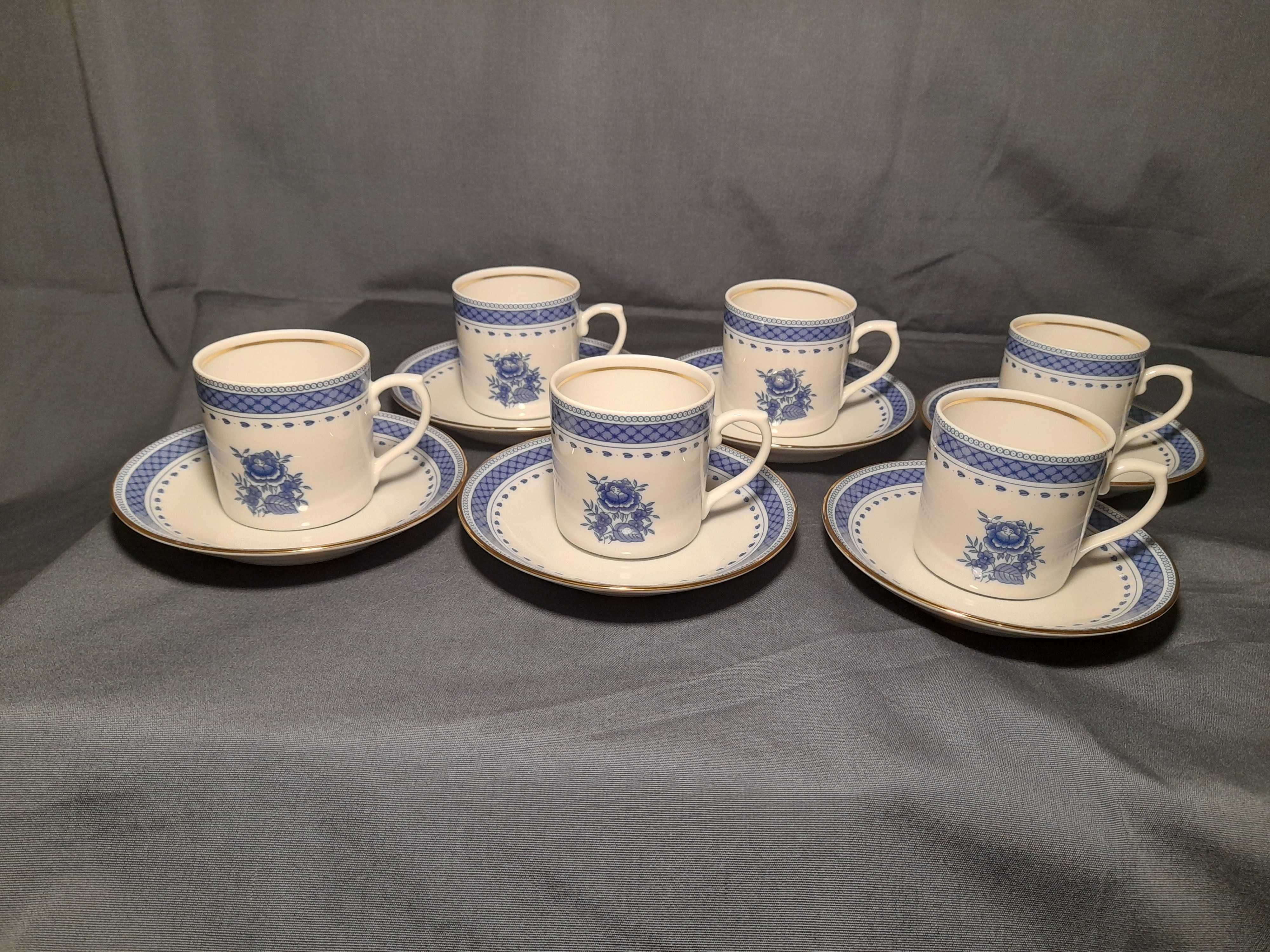 Chavenas de café Vista Alegre-- Serviço Cozinha Velha