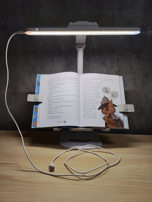 Настільний світильник з акумулятором та підставкою для книг
