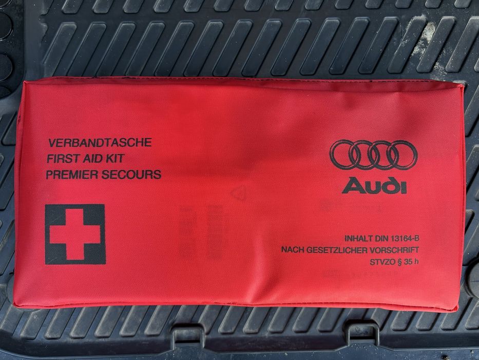 Apteczka zestaw pierwszej pomocy Audi A4 B5 LIFT