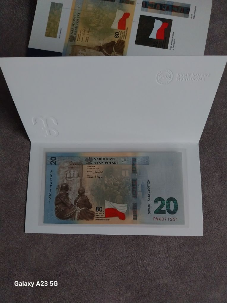Banknot nowy w etui