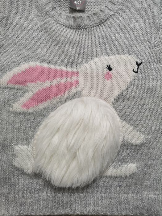 Sweter dziewczęcy rozm. 104